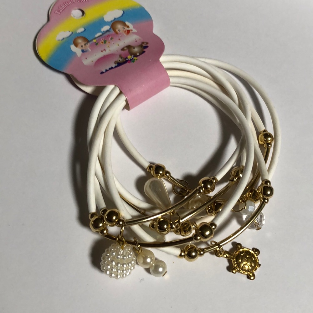 📣Cream and gold bracelet set ⭐️🌙✅